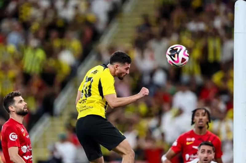 اتحاد جدة يتوج بلقب كأس الملك بقيادة بنزيما وعوار (شاهد الفيديو)