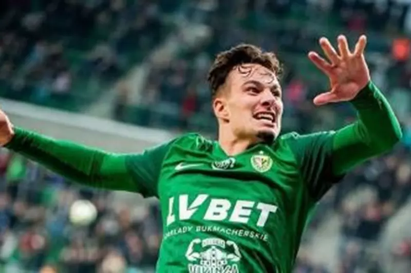 شلاسك البولندي: الأهلي لم يتواصل معنا بشأن التفاوض على أسد الحملاوي