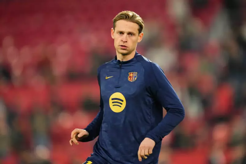 دي يونج يوافق على تخفيض راتبه لتعزيز استقرار برشلونة المالي