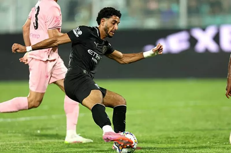 صباح كرة القدم الأوروبية: مرموش، راشفورد، وأزمة سانشو مع روما